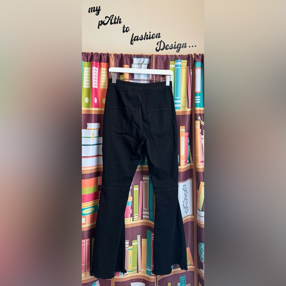 Stylish Black Flared Denim Jeans - Picture 3 of 5